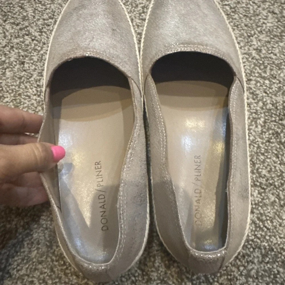 Donald Pliner Women's Size 8 Palm Tan Gold Loafers‎ Slip On Espadrille Shoes